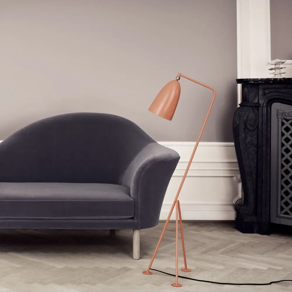 Gulvlamper|Gulvlamper ^ GUBI Gräshoppa trefods gulvlampe, vintagerød