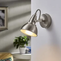 Lindby Loftlamper > Julin attraktiv vægspot i vintage look