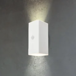 Briloner Væglampe Med Sensor > LED-akkudrevet udendørs væglampe, hvid, sensor, op/ned