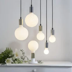 STAR TRADING Led Pærer > LED-dråbepære E14 2.700 K, opal, Ra90 4,7 W