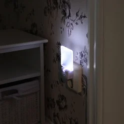 STAR TRADING Væglamper > LED-natlys 357-11 til stikkontakt