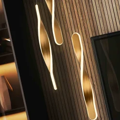 Pendellamper ^ Schuller Valencia LED-pendel Twist, 3-l. Aluminium, metal, akryl, guldfarvet