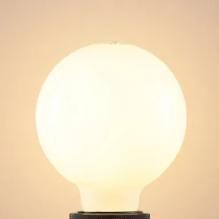 Arcchio Dæmpbar Led-Pære|Led Pærer > LED-pære E27 8W 2.700K G95 Globe, dæmpbar, opal