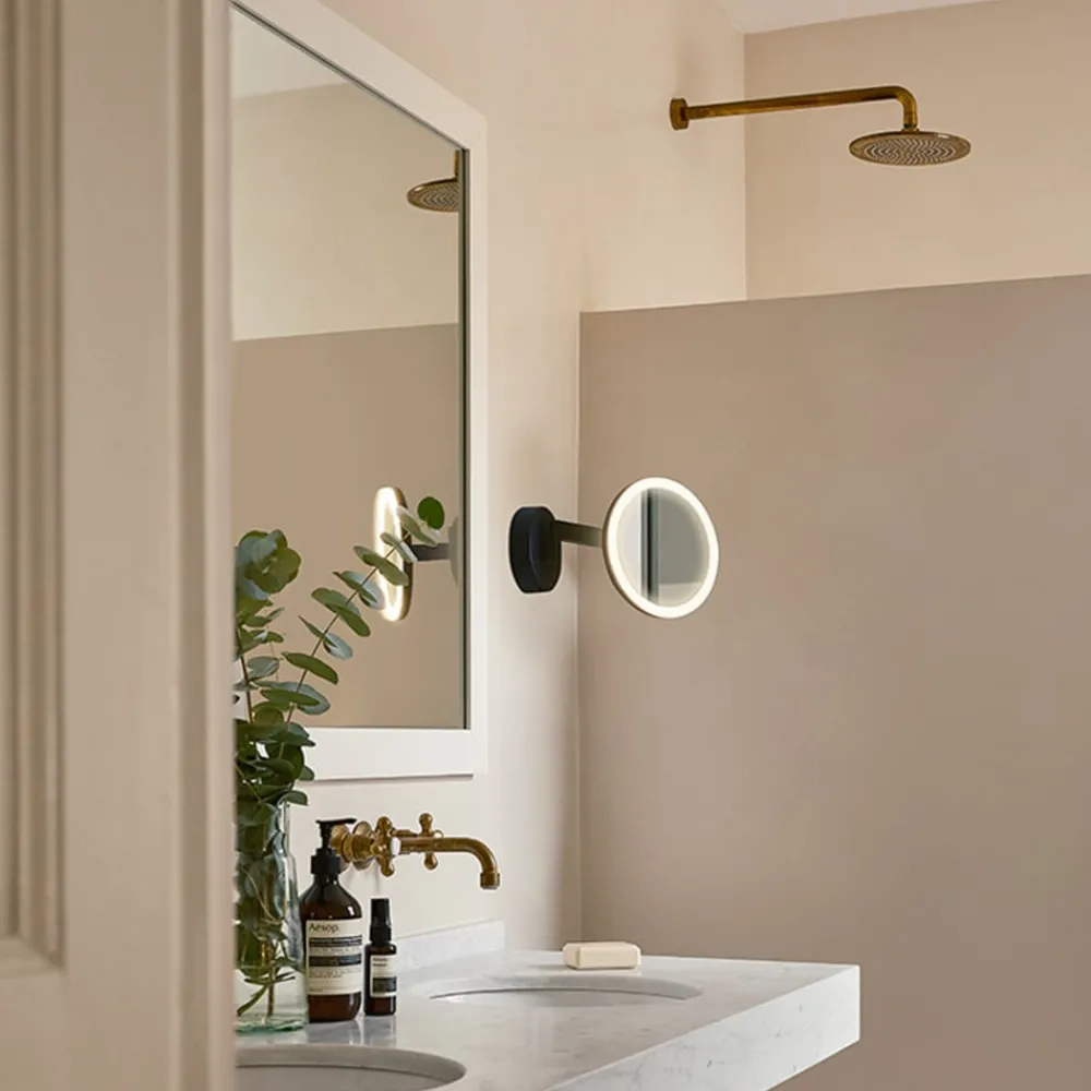 Møbel Og Interiør ^ LEDS-C4 Vanity vægspejl med LED, 3.000 K, sort
