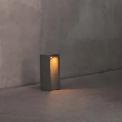 FARO BARCELONA Sokkellamper > LED-sokkellampe Grot, 2700K, grå, beton, IP55, højde 40 cm