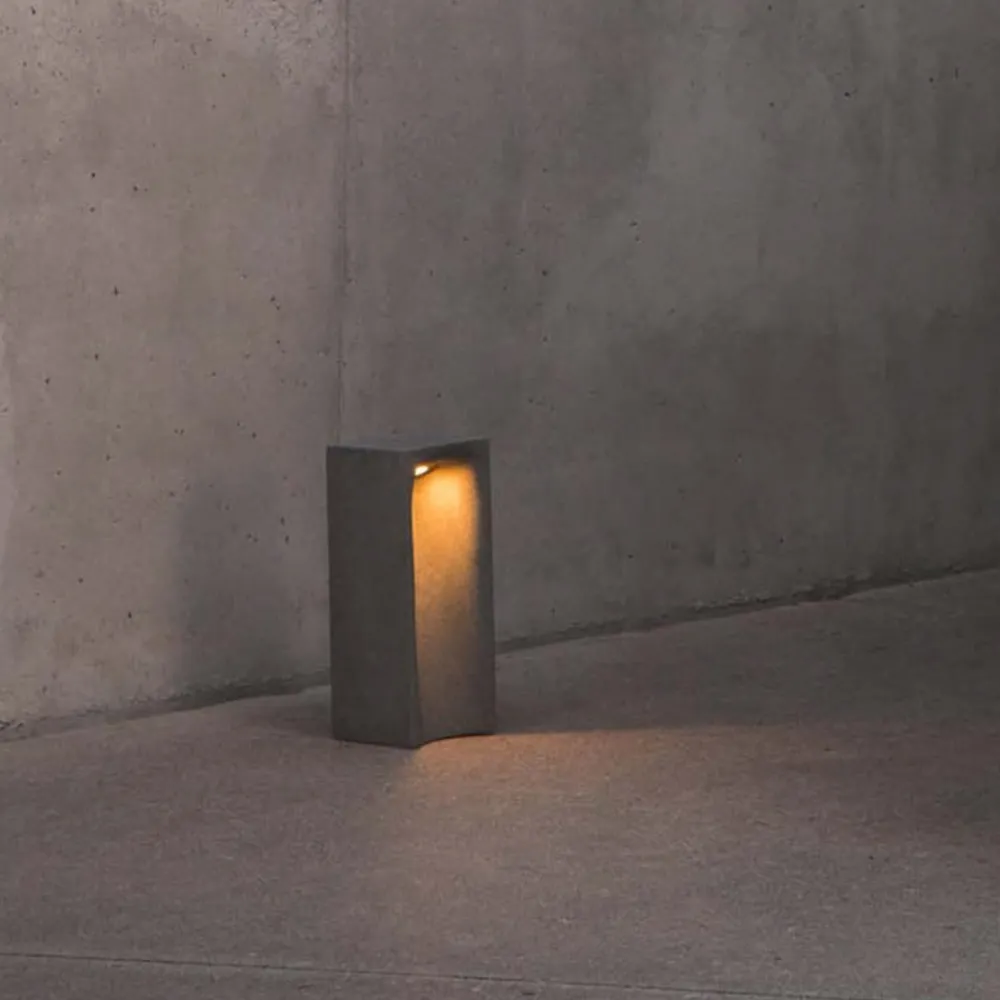 FARO BARCELONA Sokkellamper > LED-sokkellampe Grot, 3000K, grå, beton, IP55, højde 40 cm