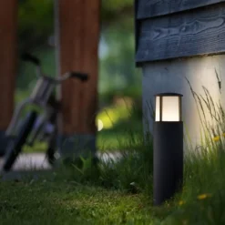 Sokkellamper ^ Philips LED-sokkellampe Stock i lanternedesign