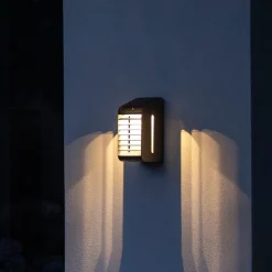 Les Jardins Solcelle Lampe Med Sensor|Væglampe Med Sensor > LED-solcellelampe Corner med sensor, grå