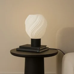 Lindby Bordlamper > bordlampe Nuvia, højde 39,1 cm, hvid, 3D-print