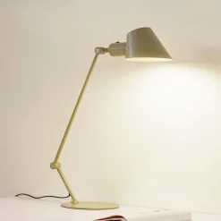Lindby Arbejdsrum/Kontor|Bordlamper > Corali bordlampe, lysegrøn, metal, højde 64 cm