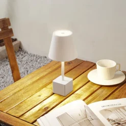 Lindby Dekorationsbelysning|Terrassebelysning > genopladelig LED-bordlampe Janea CUBE, hvid, metal