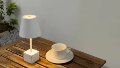 Lindby Dekorationsbelysning|Terrassebelysning > genopladelig LED-bordlampe Janea CUBE, hvid, metal