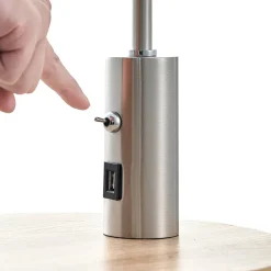 Gang|Pendellamper ^ Lindby gulvlampe Zinia, nikkelfarvet, hylde, USB-tilslutning