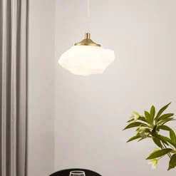 Lindby Pendellamper > hængelampe Piatra, opal/messing, glas, Ø 16 cm, G9