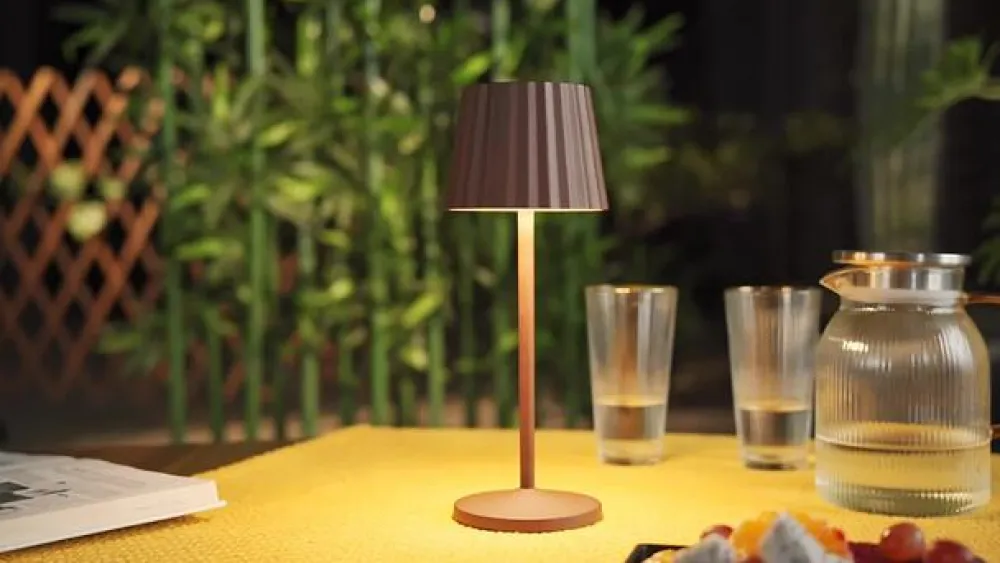 Dekorationsbelysning|Bordlamper ^ Lindby LED-batteridrevet bordlampe Esali, rustbrun, IP65