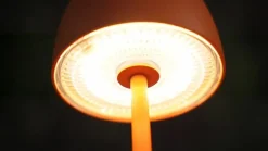 Dekorationsbelysning|Terrassebelysning ^ Lindby LED-bordlampe Arietty, orange, dæmpbar, IP65