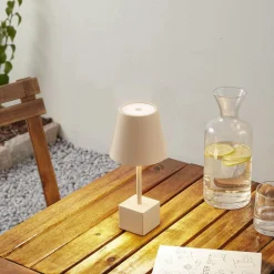 Lindby Dekorationsbelysning|Terrassebelysning > LED genopladelig bordlampe Janea CUBE, beige, metal