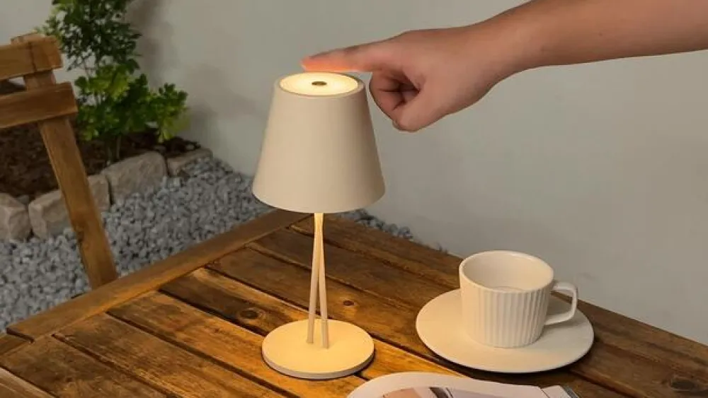 Lindby Dekorationsbelysning|Terrassebelysning > LED genopladelig bordlampe Janea, CROSS, beige, metal
