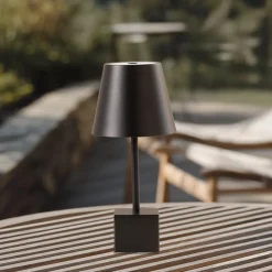 Lindby Dekorationsbelysning|Terrassebelysning > LED genopladelig bordlampe Janea CUBE, sort, metal