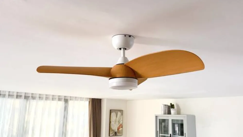 Lindby Loftventilatorer > LED-loftventilator Enon, hvid/træfarvet, DC, støjsvag