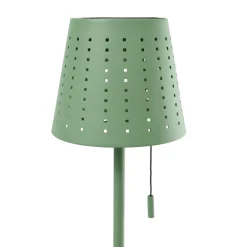 Solcellelamper ^ Lindby LED-solcellegulvlampe Hilario, grøn, jern, genopladeligt batteri