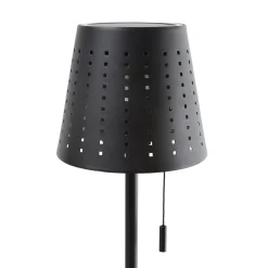 Solcellelamper ^ Lindby LED-solcellegulvlampe Hilario, sort, jern, genopladeligt batteri