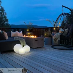Dekorationsbelysning|Solcellelamper ^ Lindby LED-solcellelamper Lago, RGBW, sæt med 3, kugler, jordspyd