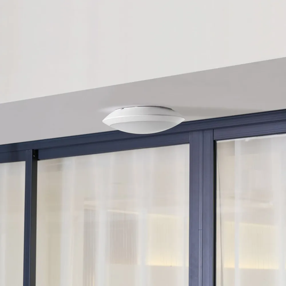 Lindby Terrassebelysning|Udendørs Loftlamper > LED udendørs loftlampe Naira, hvid, sensor, 30 cm, IP65