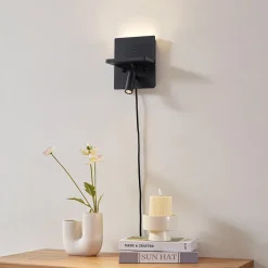 Gang|Væglamper ^ Lindby LED-væglampe Auden, sort, stik, ladestation