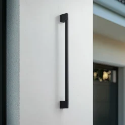 Lindby Terrassebelysning|Væglamper > LED-væglampe Neano, 90 cm, sort, metal, IP54