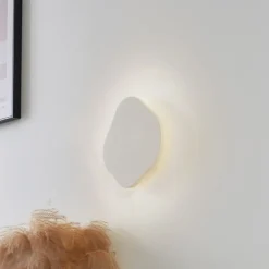 Lindby Gang|Pendellamper > LED-væglampe Nielson, beige, gips, 30 cm høj