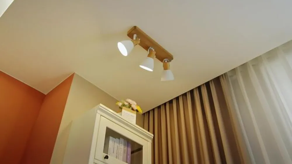 Loftlamper|Loftlamper ^ Lindby loftspot Merela, hvid, 45 cm, 3 lyskilder, træ, E14