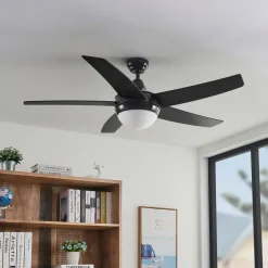 Loftventilatorer ^ Lindby loftventilator med lys Auraya, støjsvag, sort
