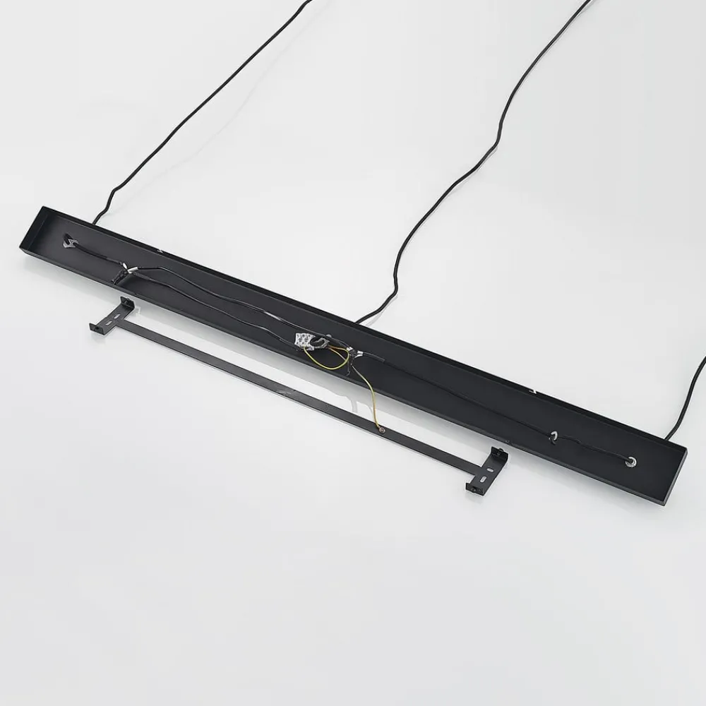 Pendellamper|Pendellamper ^ Lindby pendellampe Tarjei, 146 cm lang, sort/guld, metal