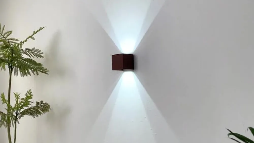 Lindby Terrassebelysning|Væglamper > Smart LED udendørs væglampe Dara rust kantet CCT RGB Tuya