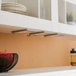 Underskabsbelysning ^ Lindby Svela LED-underskabsbelysning, 3 stk sølv