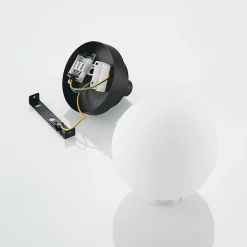 Lindby Loftlamper > Tavino loftslampe, sfærisk skærm, sort