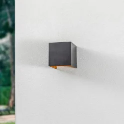 Terrassebelysning|Væglamper ^ Lindby udendørs LED-væglampe Nivar, kantet, sort/guld, IP54