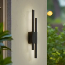 Lindby Terrassebelysning|Væglamper > udendørs LED-væglampe Sakari, sort, aluminium, højde 59 cm