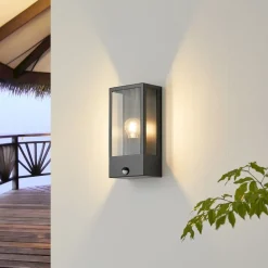 Væglampe Med Sensor|Terrassebelysning ^ Lindby udendørs væglampe Ilana, sort, sensor, IP44, E27
