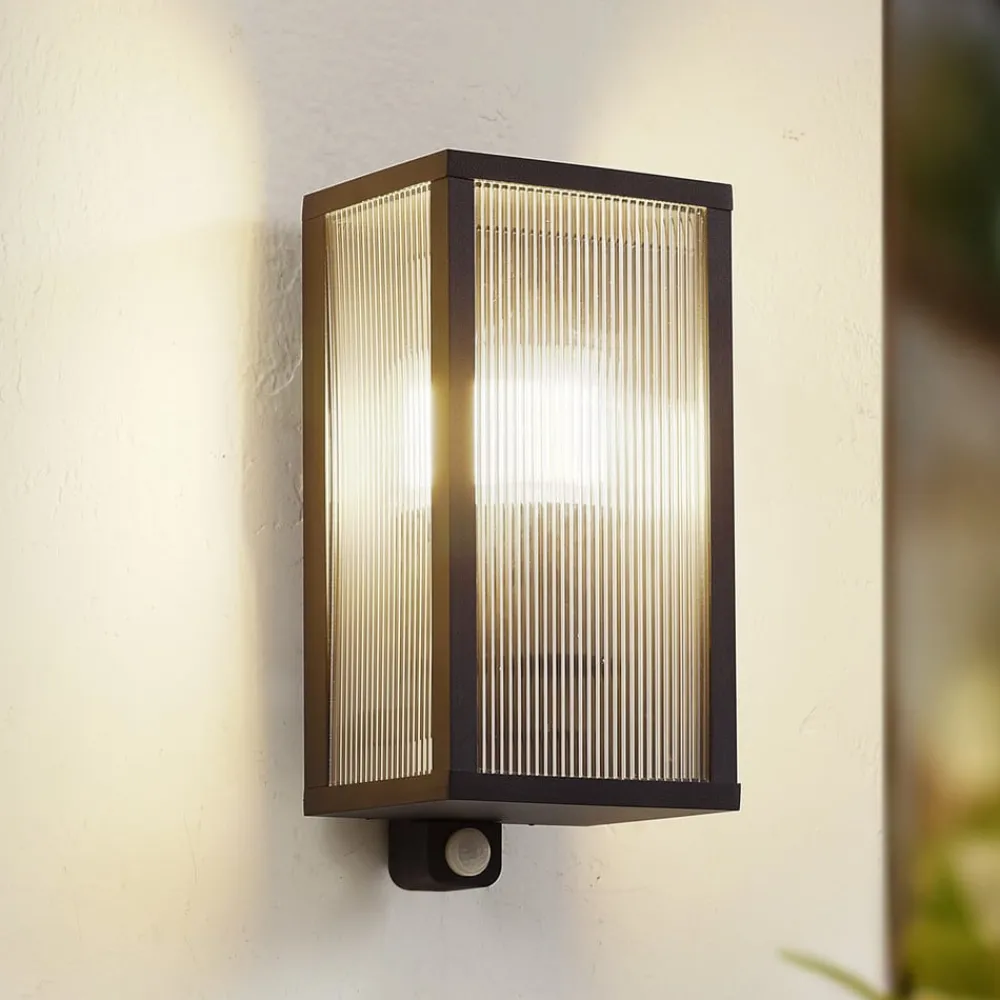 Lindby Væglampe Med Sensor|Terrassebelysning > udendørs væglampe Peldar, sensor, riflet, IP44, E27