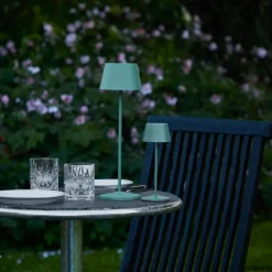 LOOM DESIGN Dekorationsbelysning > LED genopladelig bordlampe Modi Micro, IP65 grøn-grå