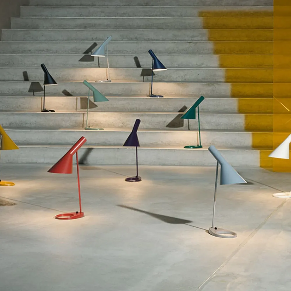 Arbejdsrum/Kontor ^ Louis Poulsen AJ - designer bordlampe, sort
