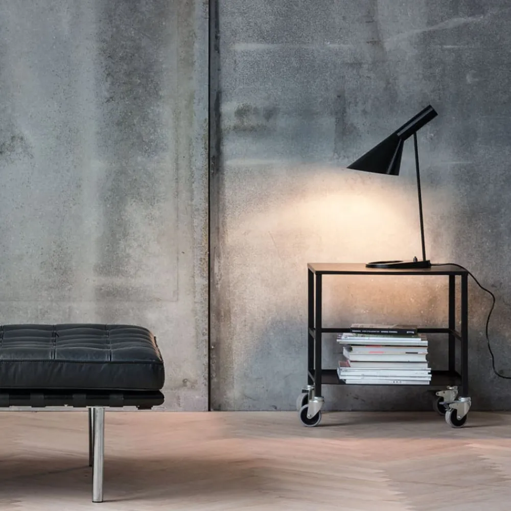 Arbejdsrum/Kontor ^ Louis Poulsen AJ - designer bordlampe, sort