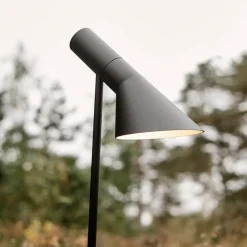 Gadebelysning ^ Louis Poulsen AJ Garden højde 95 cm jordstykke 830