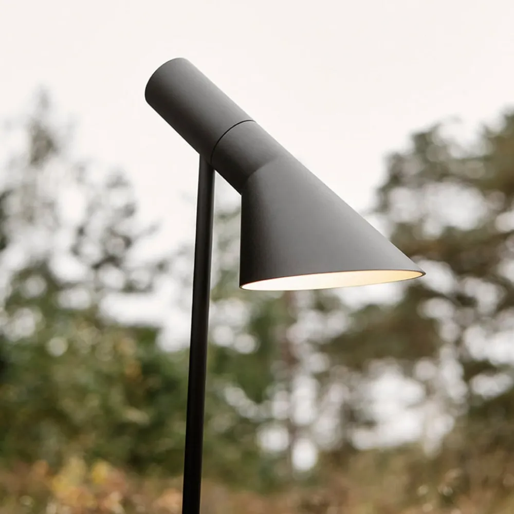 Gadebelysning ^ Louis Poulsen AJ Garden højde 95 cm jordstykke 830