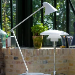 Bordlamper ^ Louis Poulsen NJP bordlampe, fod, 3.000 K mørkegrå