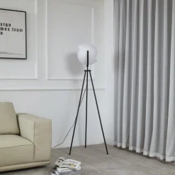 Lucande Gulvlamper > Helva gulvlampe, 150 cm, hvid/sort, drejelig