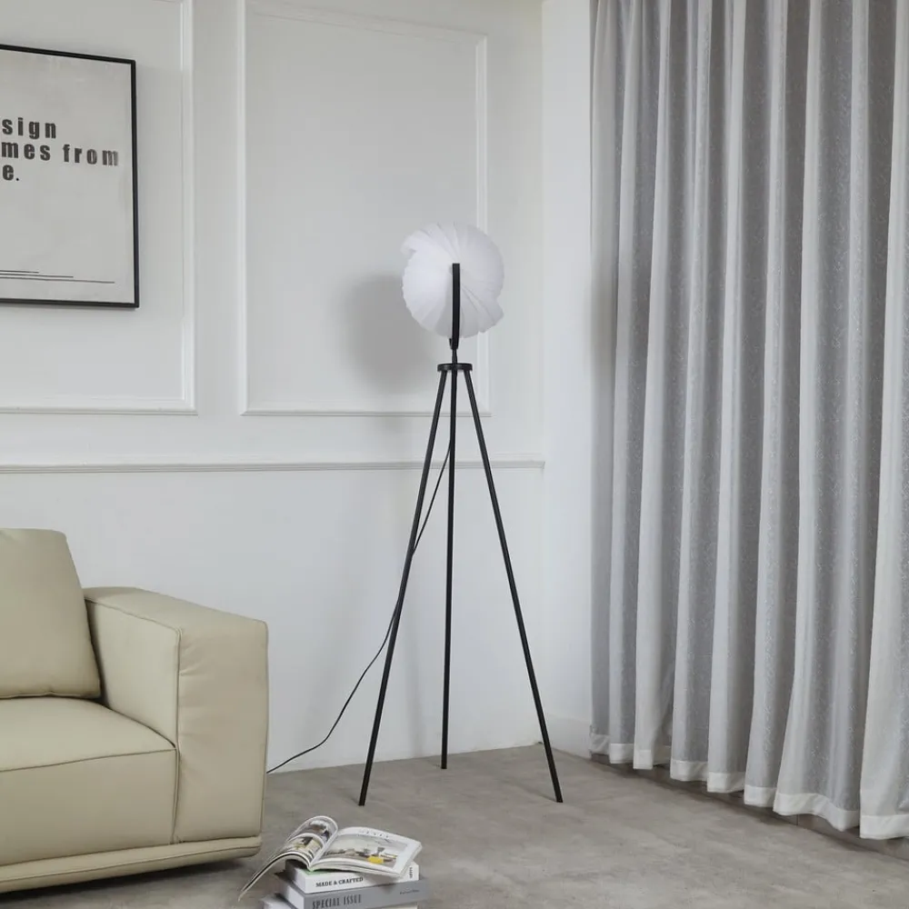 Lucande Gulvlamper > Helva gulvlampe, 150 cm, hvid/sort, drejelig