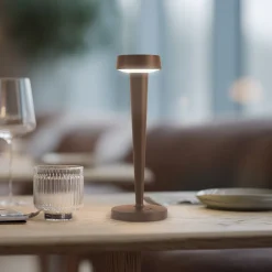 Dekorationsbelysning ^ Lucande LED-batteridrevet lysestage Lea, vase, mørkebrun, 28 cm